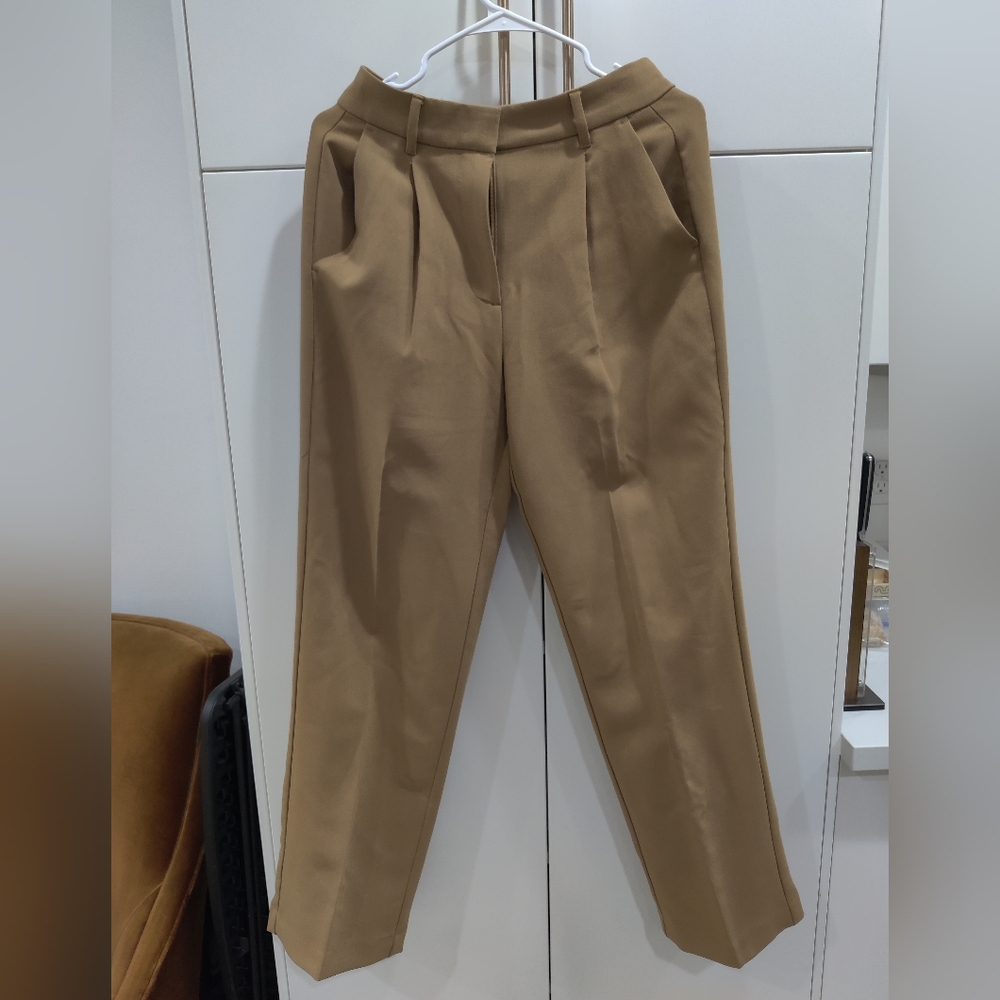Old Navy pleated camel color pants, size small